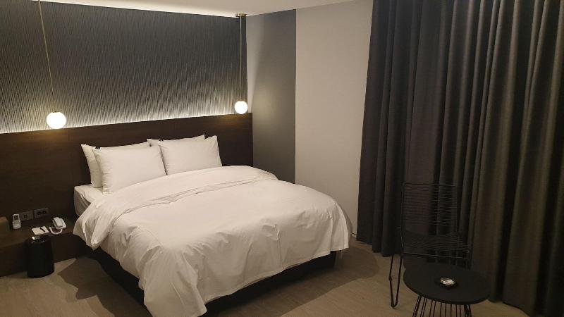 H hotel image