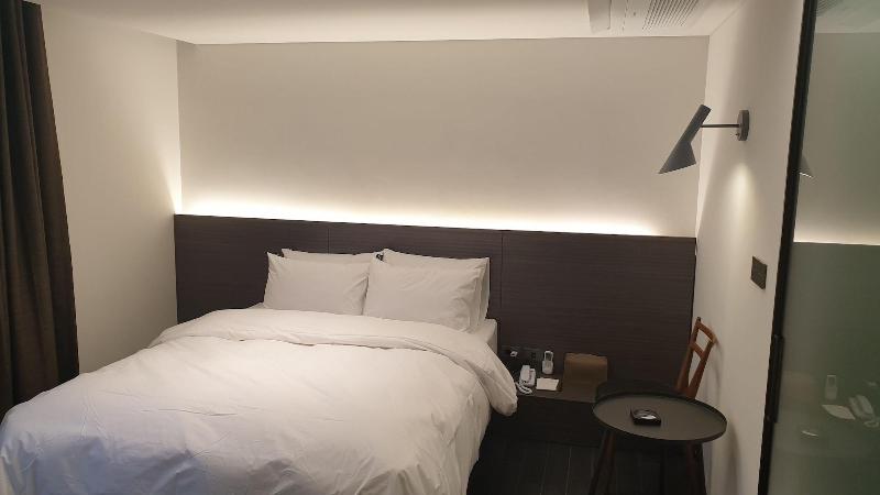 H hotel image