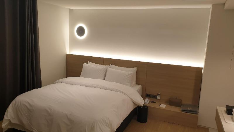 H hotel image