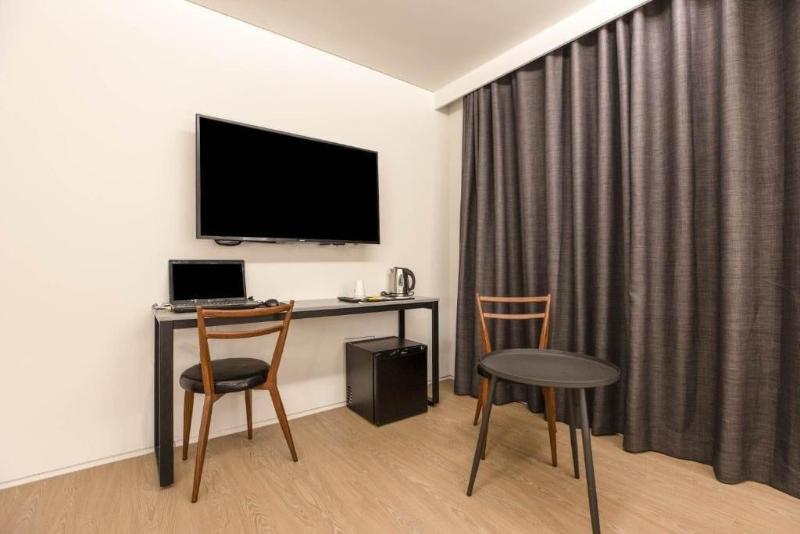 H hotel image