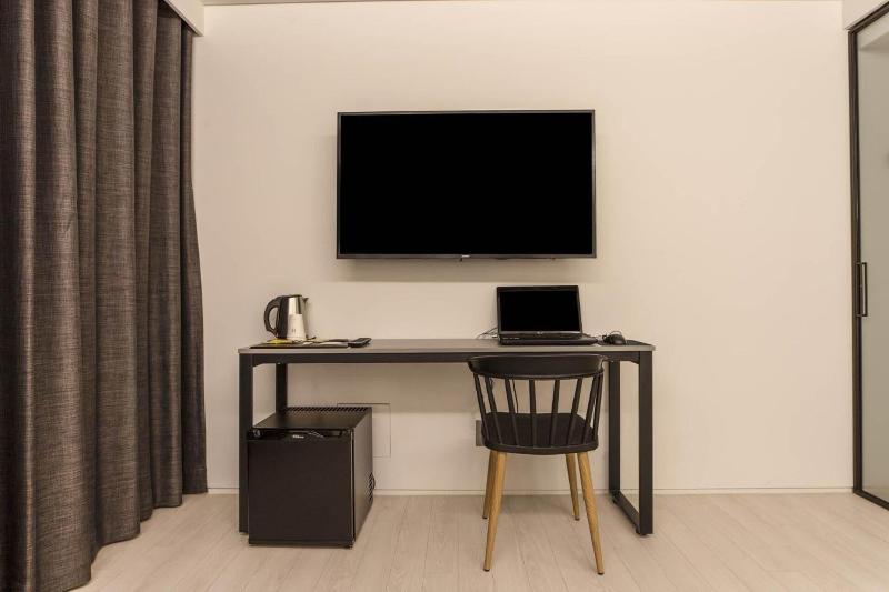 H hotel image