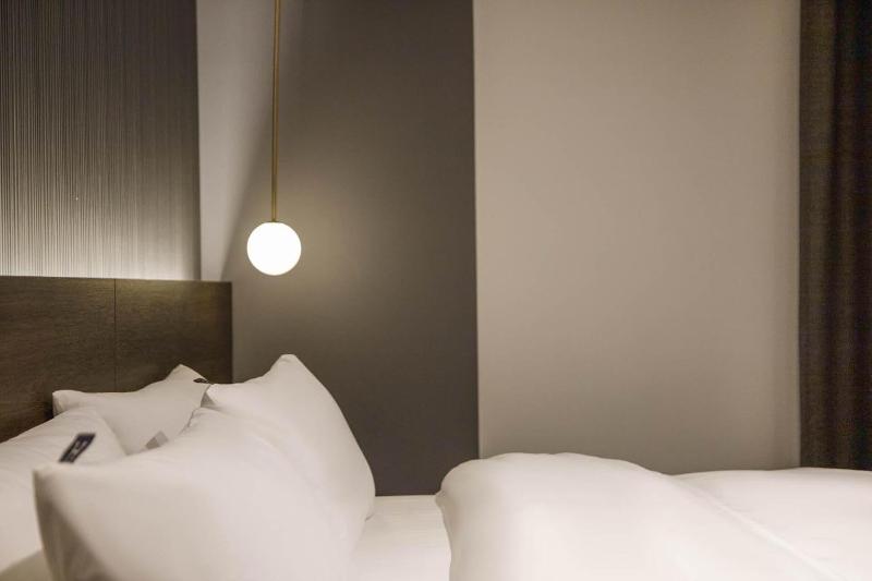 H hotel image