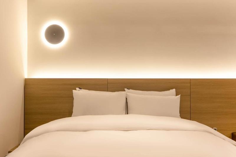 H hotel image