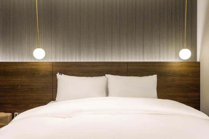 H hotel image