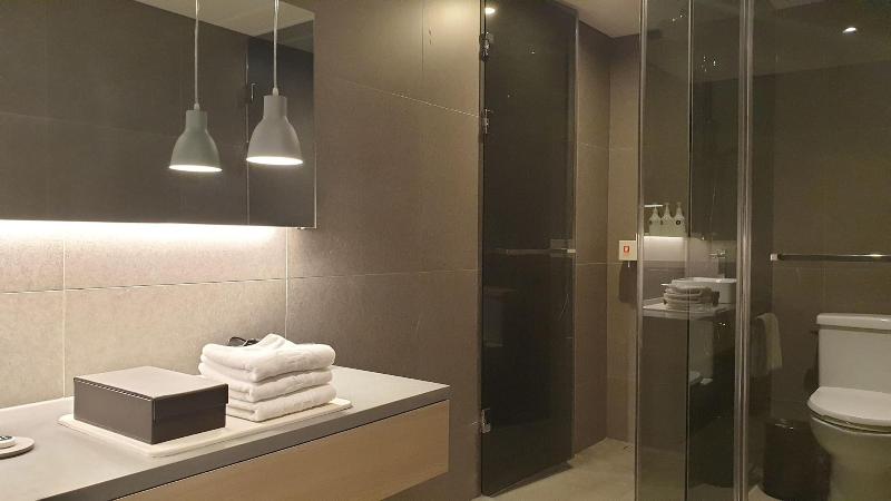 H hotel image