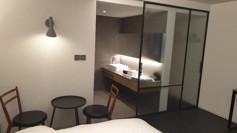 H hotel image