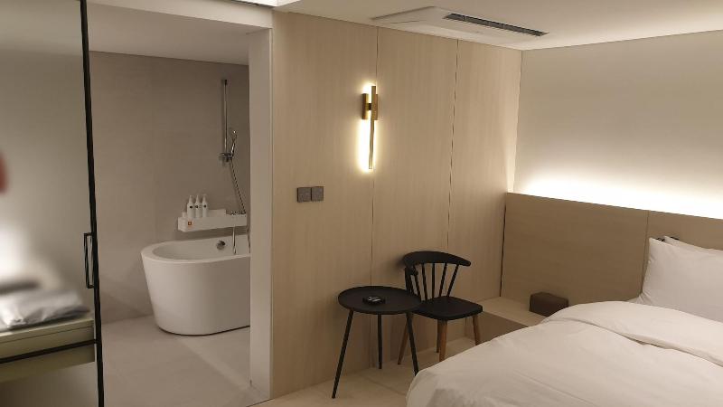 H hotel image