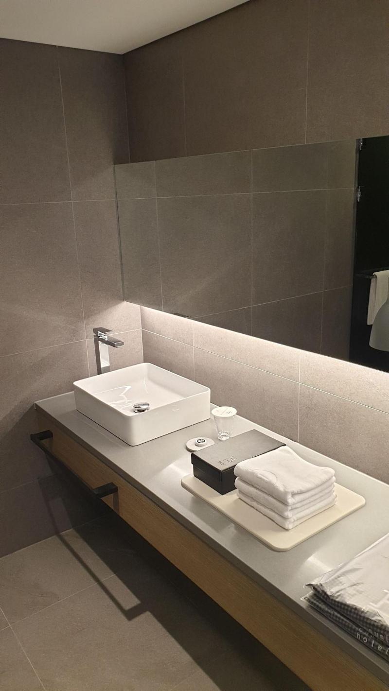 H hotel image