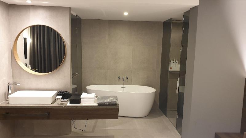 H hotel image