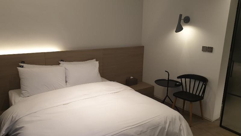 H hotel image