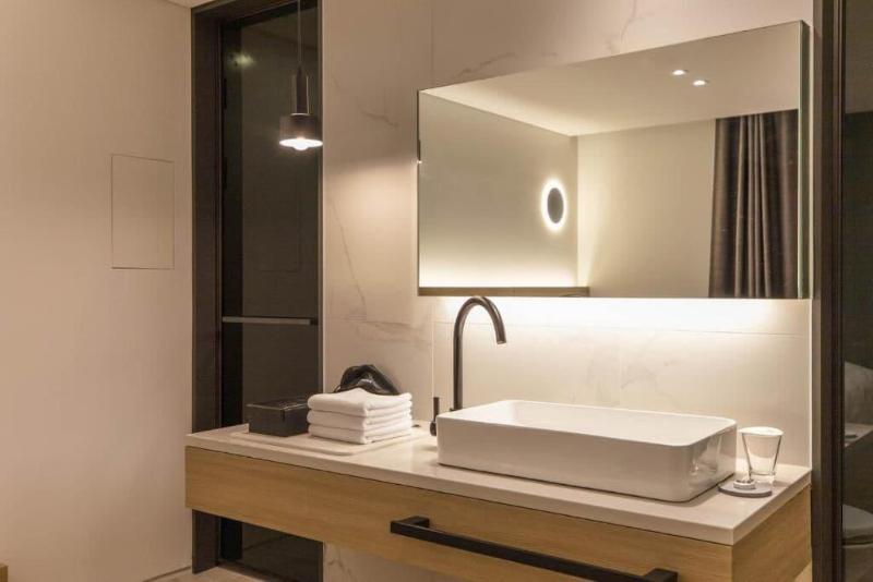 H hotel image