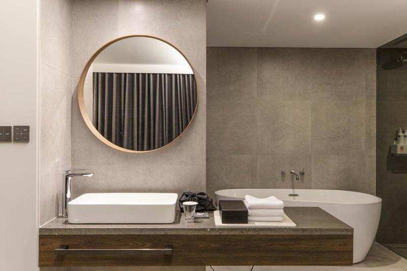 H hotel image