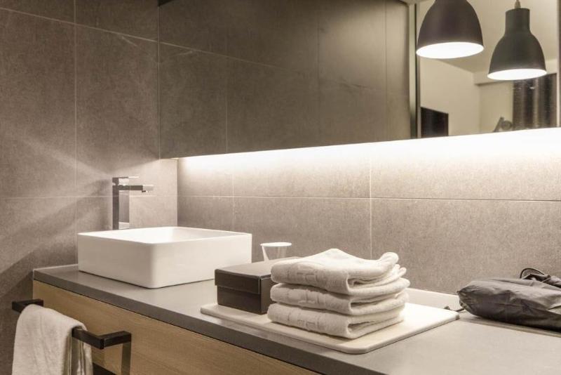 H hotel image