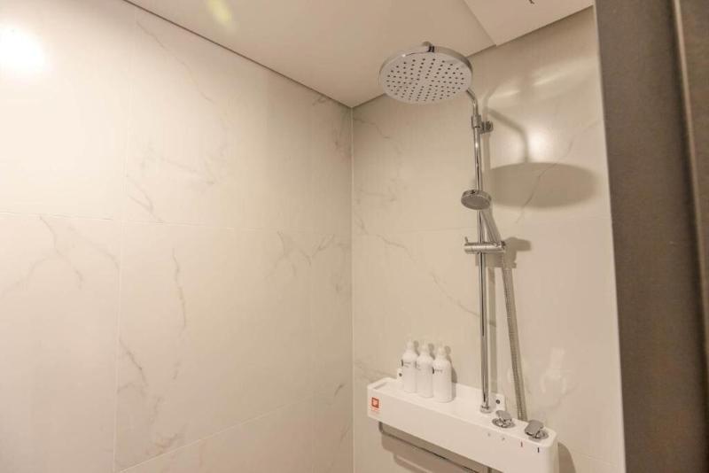 H hotel image