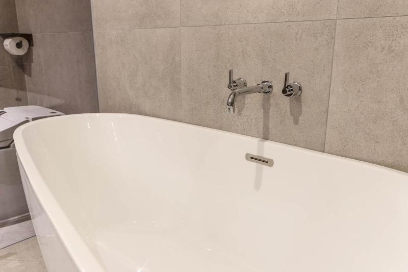H hotel image