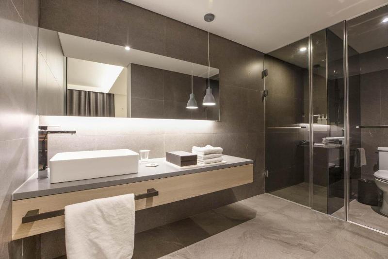 H hotel image