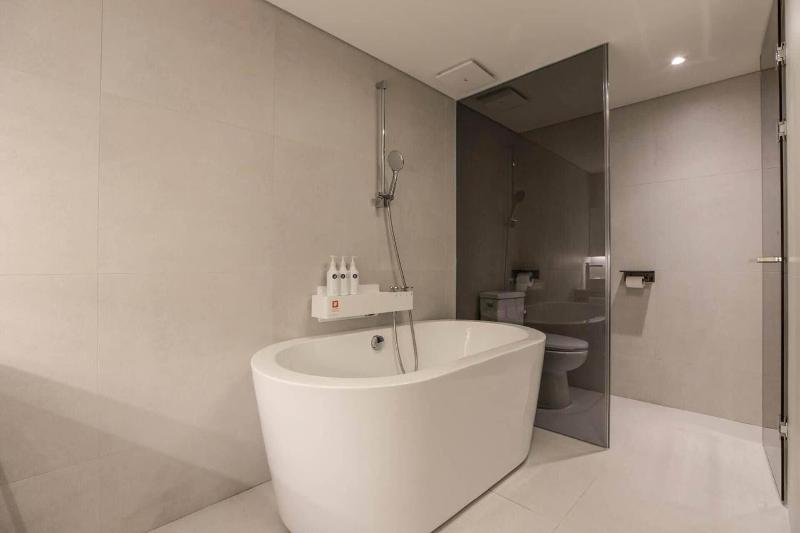 H hotel image
