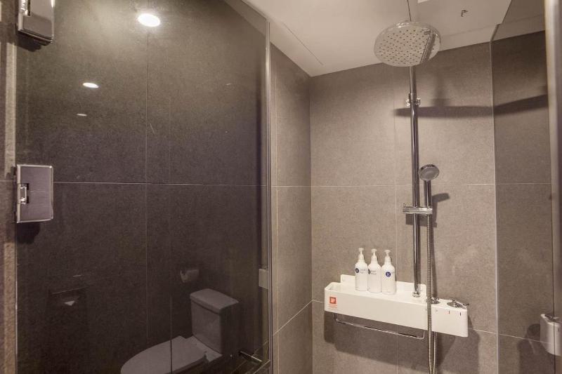 H hotel image