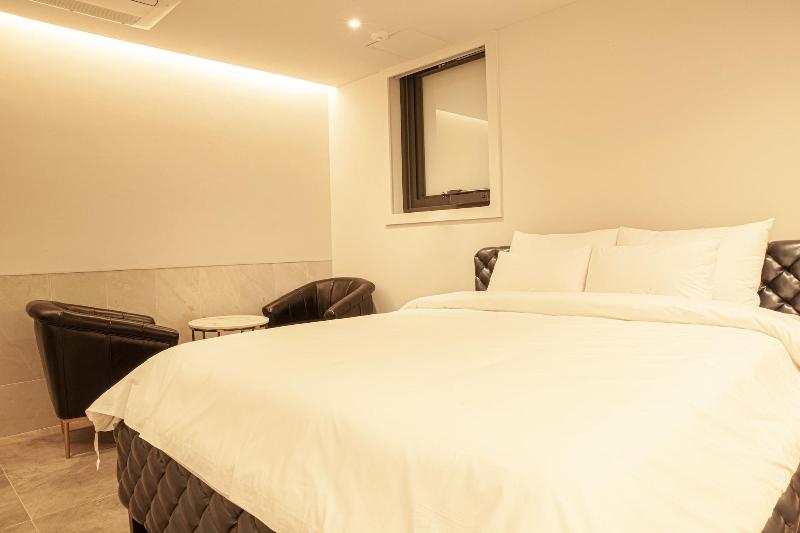 Hotel Top Castle Gwangju image