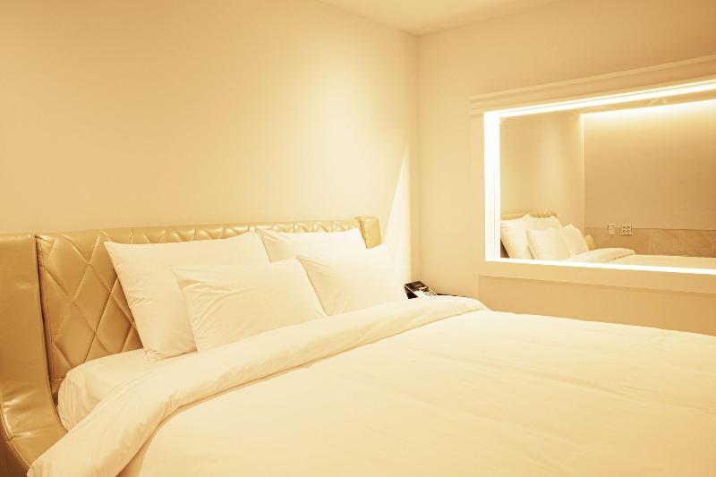 Hotel Top Castle Gwangju image