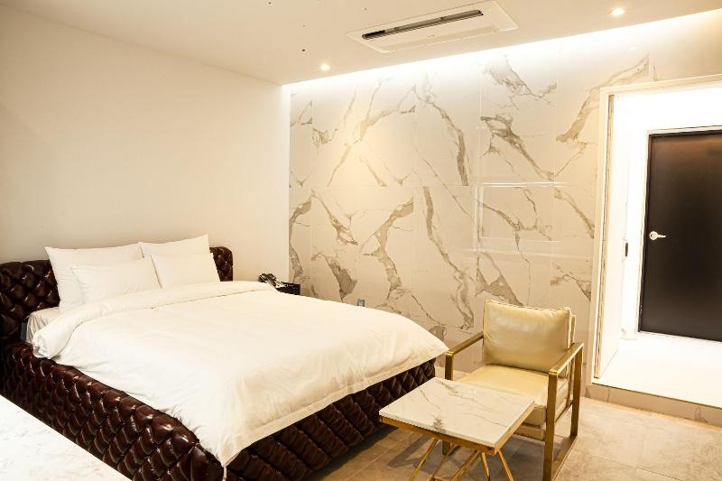 Hotel Top Castle Gwangju image
