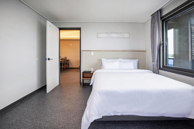 Aewol Stay in Jeju Hotel & Resort — photo 75