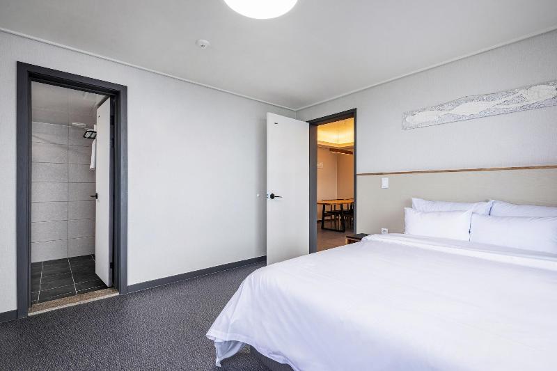 Aewol Stay in Jeju Hotel & Resort — photo 81
