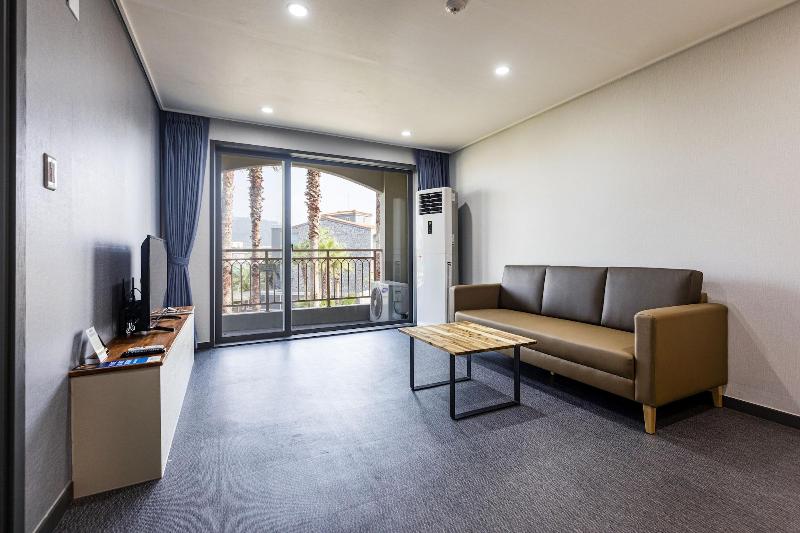 Aewol Stay in Jeju Hotel & Resort — photo 21
