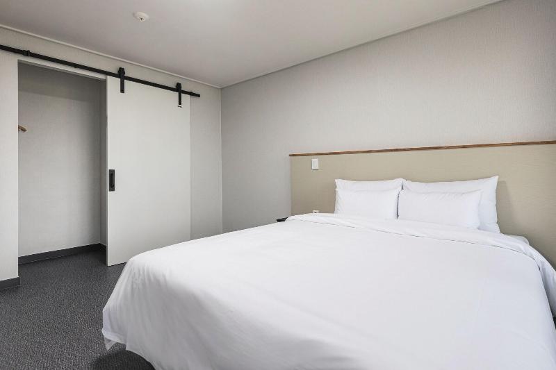 Aewol Stay in Jeju Hotel & Resort — photo 36