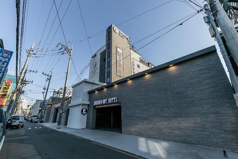 Brown Dot Hotel Sasang Renecite image