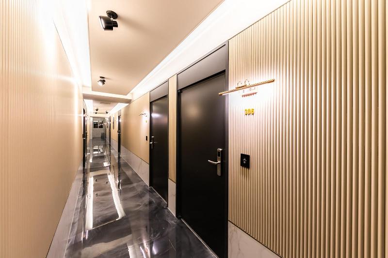 Brown Dot Hotel Sasang Renecite image