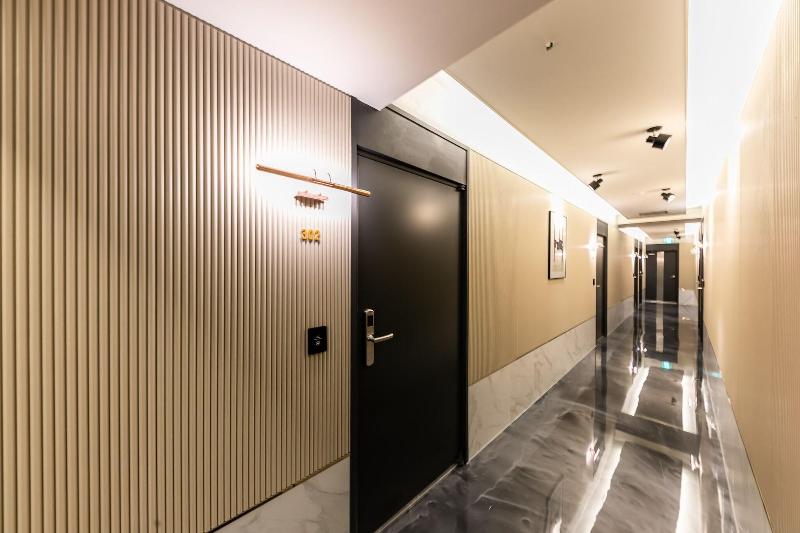 Brown Dot Hotel Sasang Renecite image