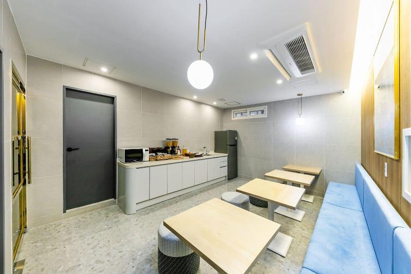 Brown Dot Hotel Sasang Renecite image