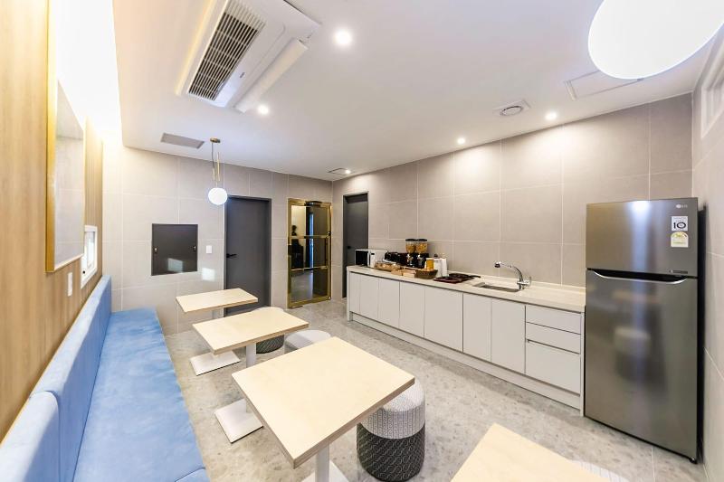 Brown Dot Hotel Sasang Renecite image