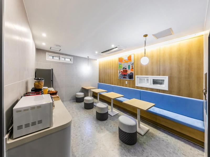 Brown Dot Hotel Sasang Renecite image