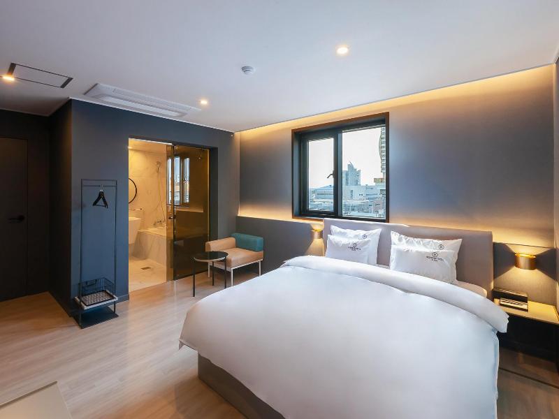 Brown Dot Hotel Sasang Renecite image