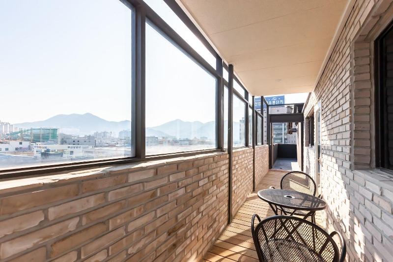Brown Dot Hotel Sasang Renecite image