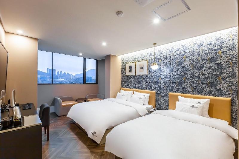 Brown Dot Hotel Sasang Renecite image