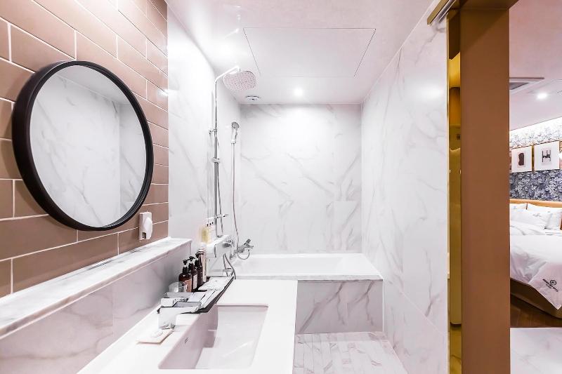Brown Dot Hotel Sasang Renecite image