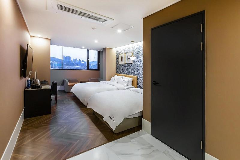 Brown Dot Hotel Sasang Renecite image
