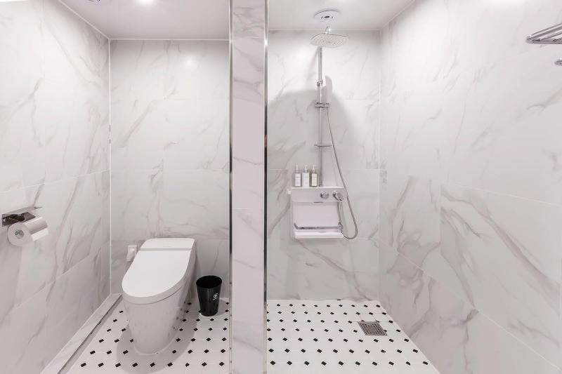 Brown Dot Hotel Sasang Renecite image