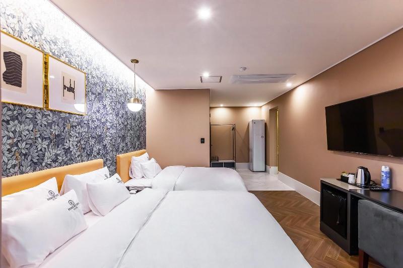 Brown Dot Hotel Sasang Renecite image
