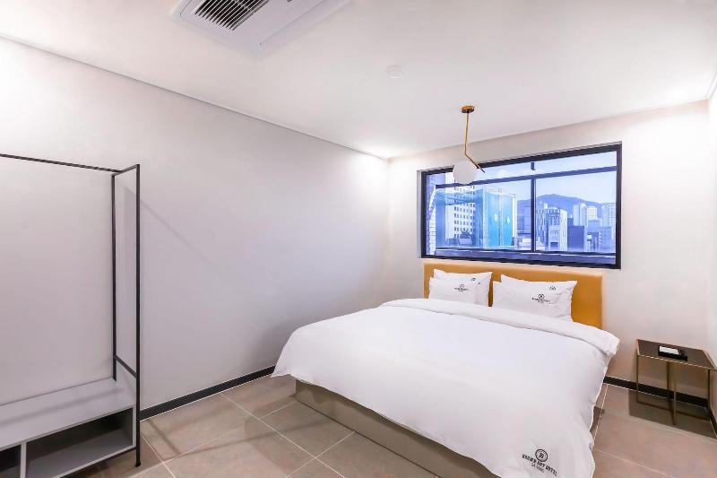 Brown Dot Hotel Sasang Renecite image