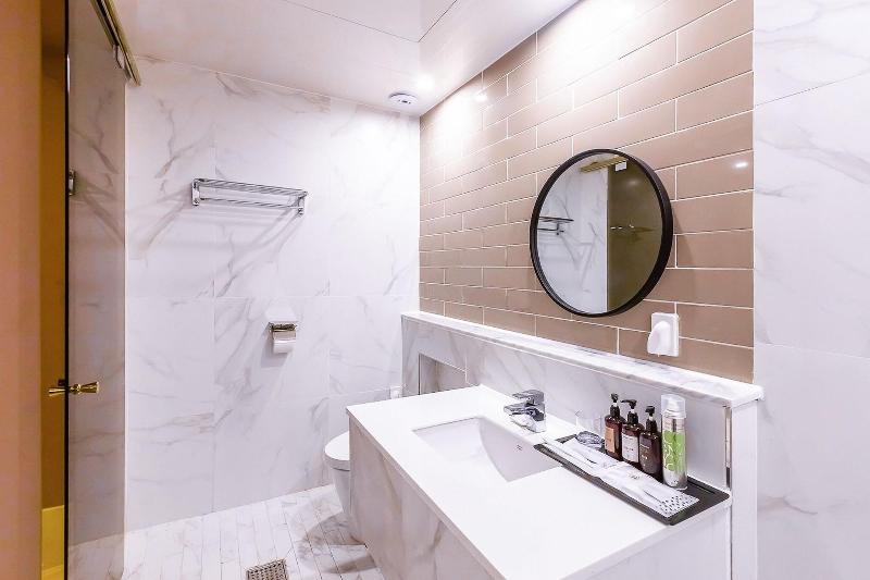 Brown Dot Hotel Sasang Renecite image
