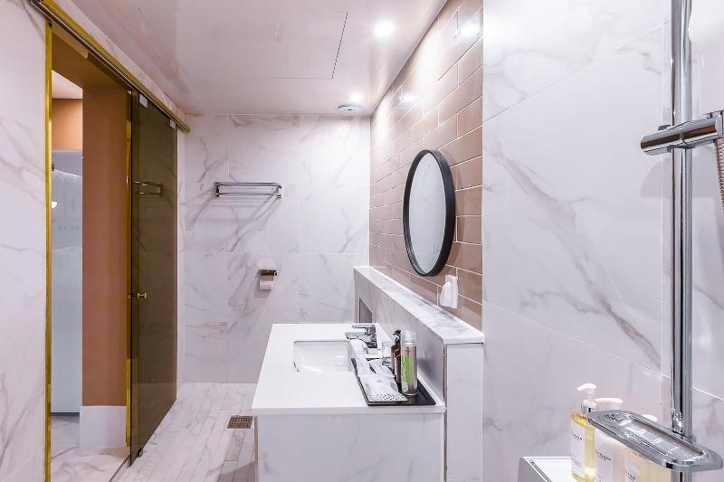 Brown Dot Hotel Sasang Renecite image