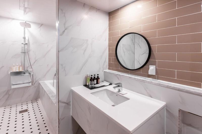 Brown Dot Hotel Sasang Renecite image