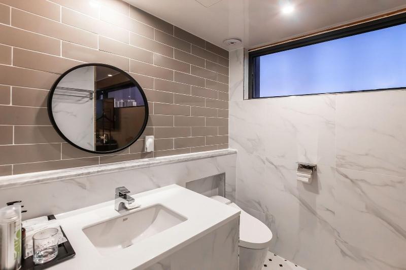 Brown Dot Hotel Sasang Renecite image