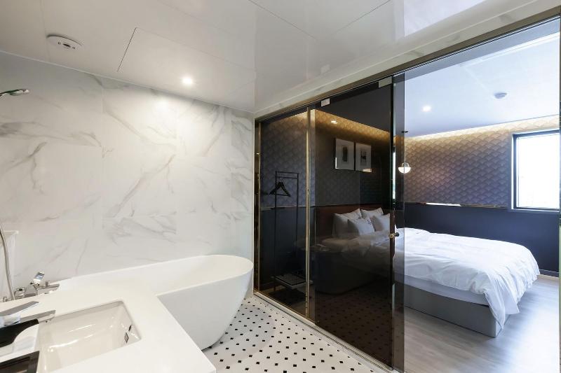 Brown Dot Hotel Sasang Renecite image