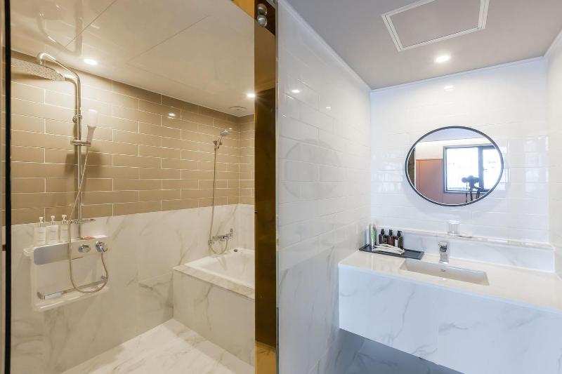 Brown Dot Hotel Sasang Renecite image