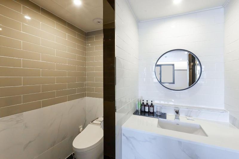 Brown Dot Hotel Sasang Renecite image